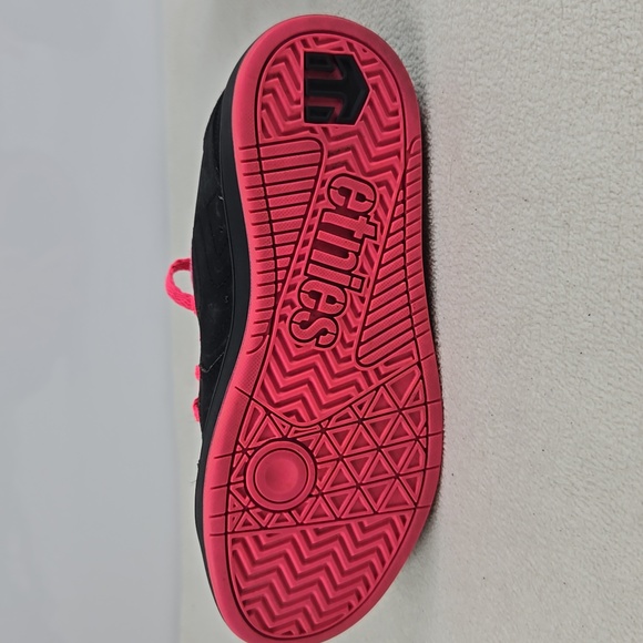 Etnies Skatergirl Black and Pink Sneakers - Picture 4 of 10